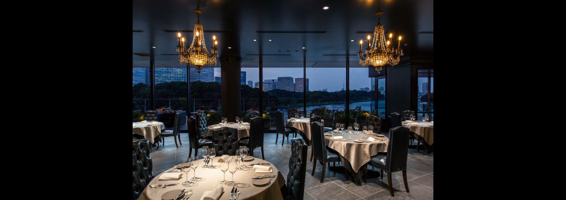 ダイニング夕方