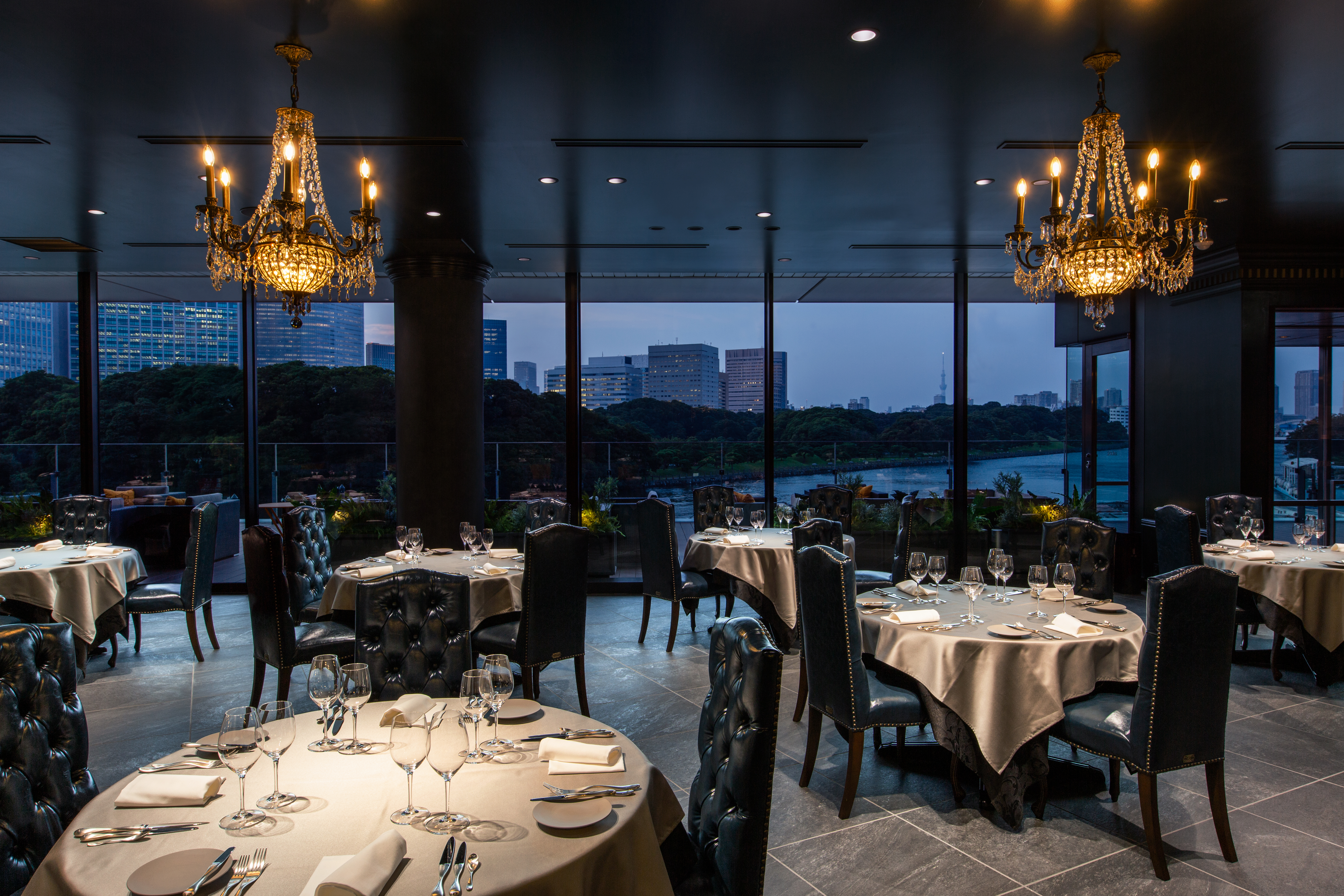 ダイニング夕方